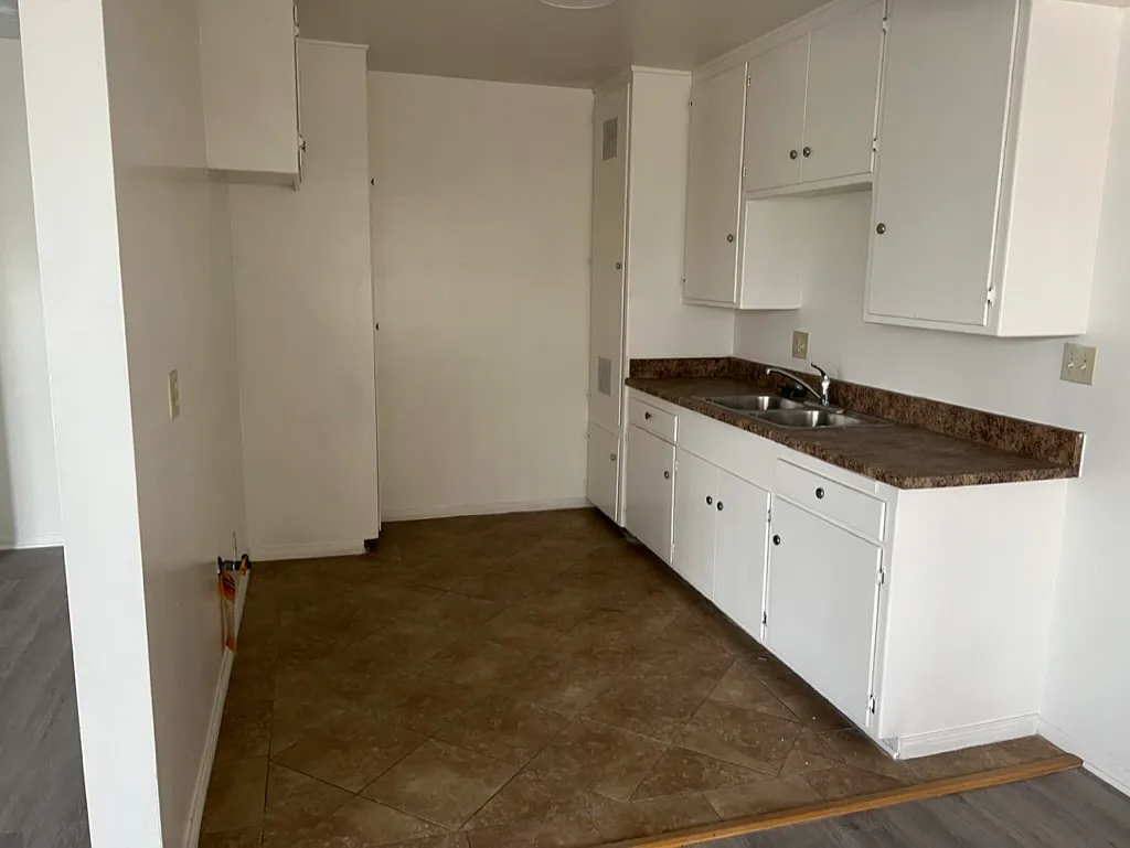 2 bed, 850 sqft, $2,300 — Photo 4