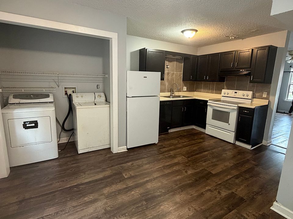 1st image of 105 Hickory Trce APT 3