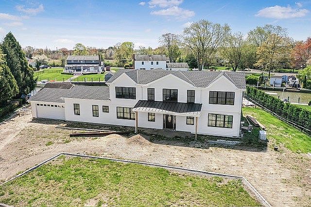 8 Roxbury Ct, Oakdale, NY 11769 | Zillow