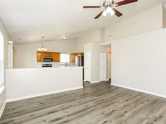 5th image of 10708 Tanbark Dr