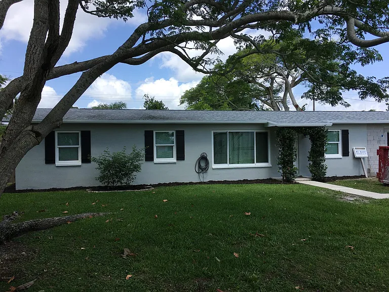 912 SE Dolphin Dr — Photo 11