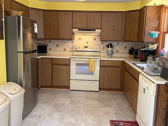 3rd image of 275 Grafton Turnpike Road