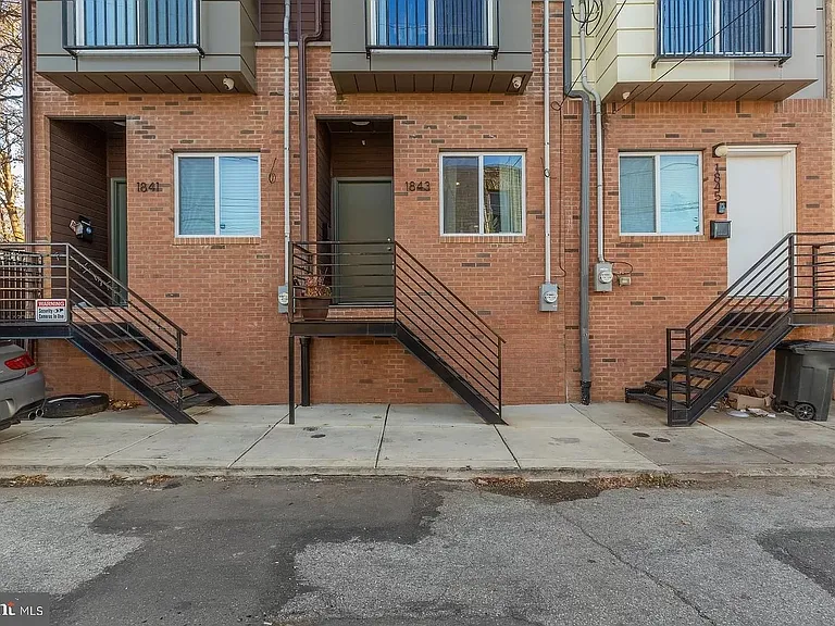 1843 E Oakdale St — Photo 30