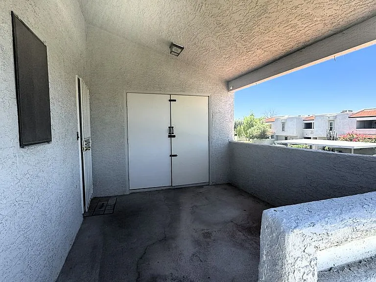 850 S River Dr — Photo 3