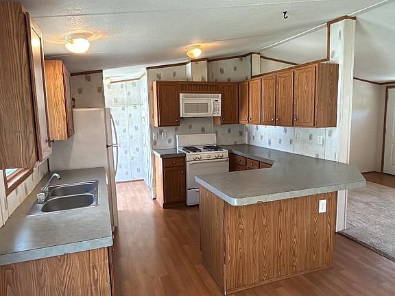 5th image of 17 Meadowview Dr