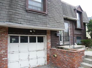 9316 Switzer St, Overland Park, KS 66214