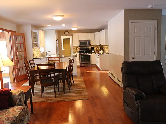 4th image of 219 Blackberry Cir