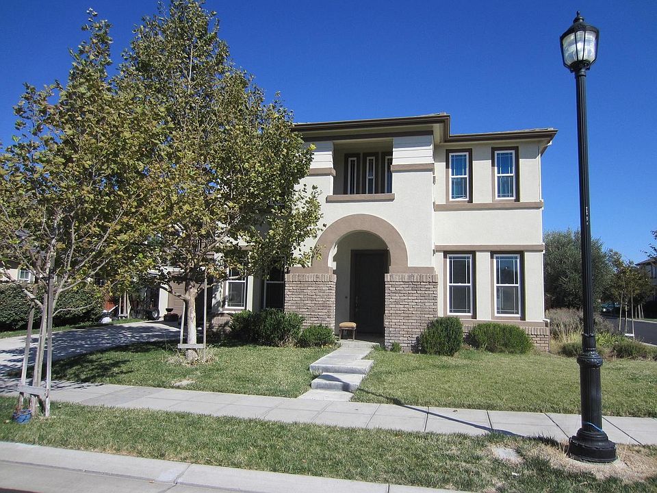 1st image of 756 S Tradition St