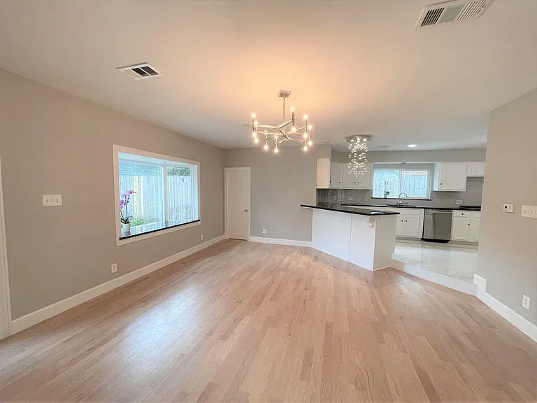 3605 Plumb St — Photo 12