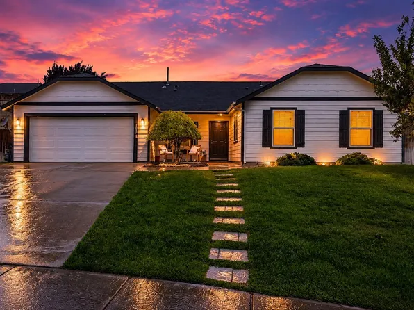 5002 Blue Sage Ln, Pasco, WA 99301