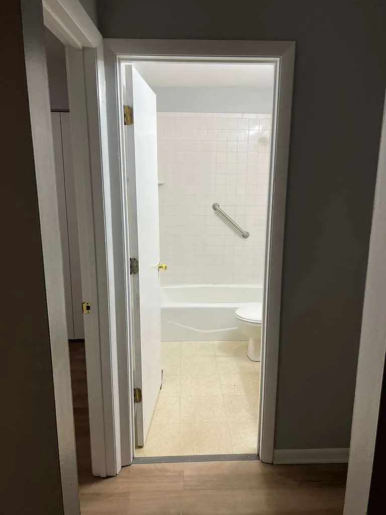 2 bed, 850 sqft, $1,699 — Photo 2