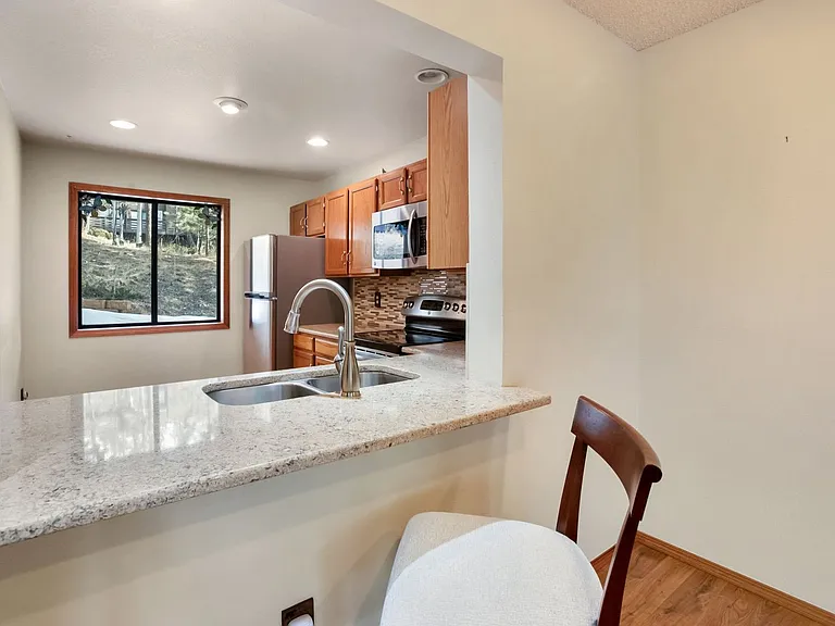 590 Greenway Ct #A — Photo 12