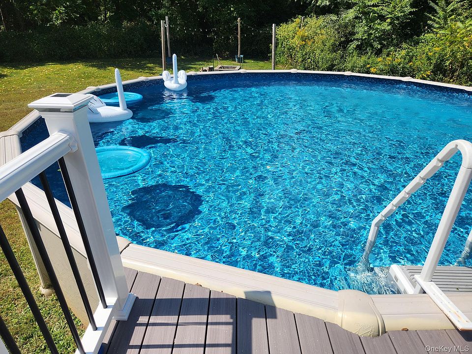 1st image of 387 Cornwall Hill Road
