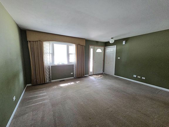 5th image of 6705 Foxtree Ave