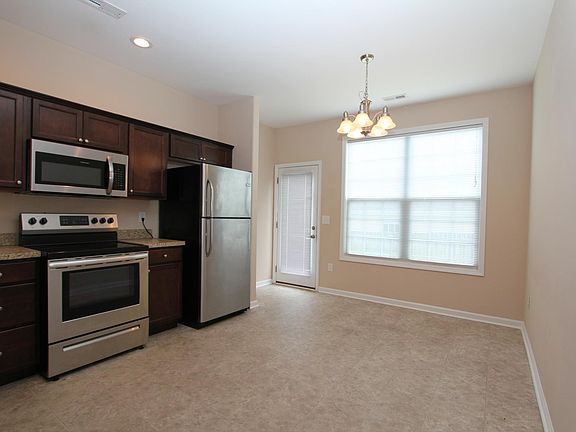 4th image of 1032 Lucille Dr