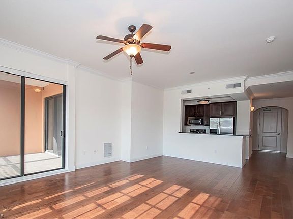 4th image of 23161 Fashion Dr Unit 211
