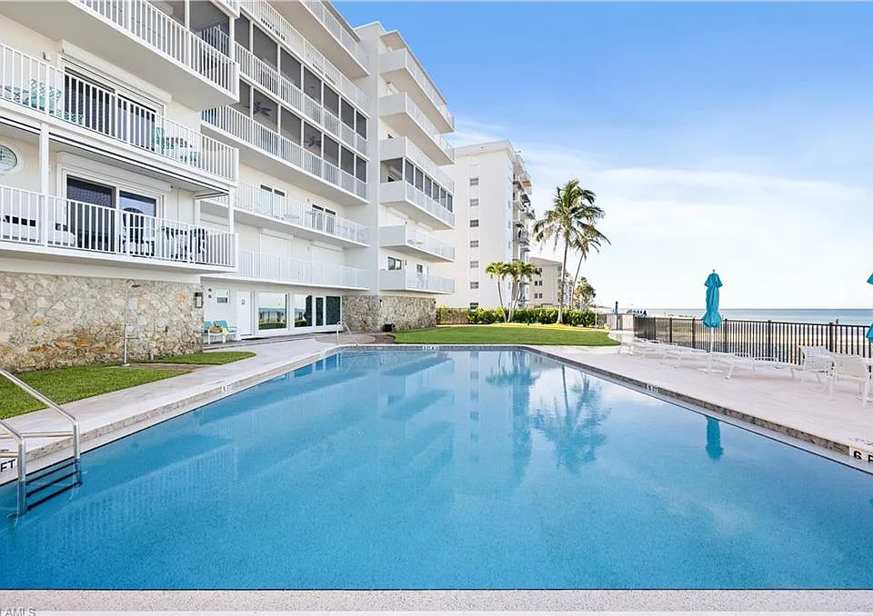 1977 Gulf Shore Blvd N #504