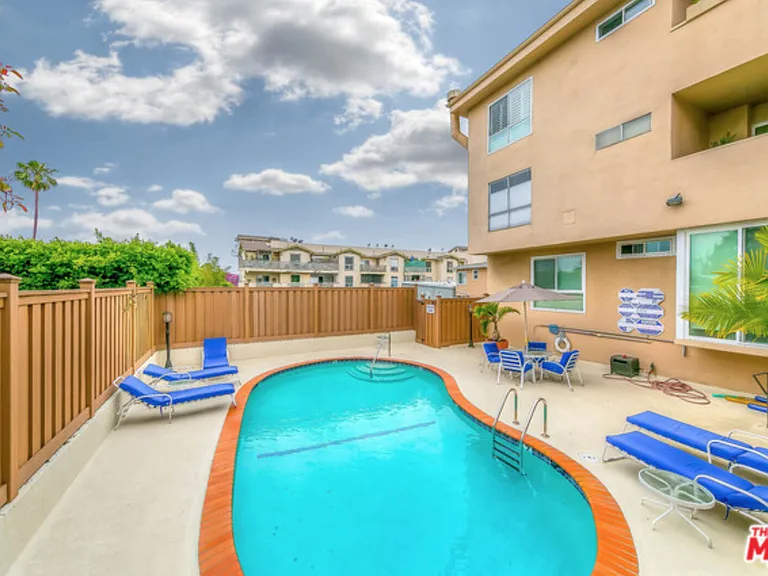 Palm Ave — Photo 3