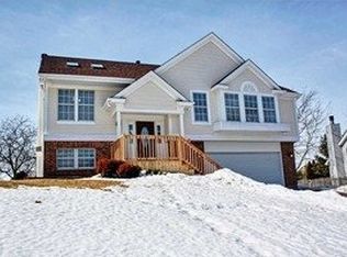 782 Village Rd, Crystal Lake, IL 60014