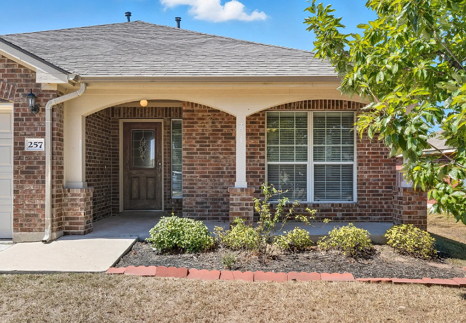 3 bed, 2.0 bath, 1859 sqft, $1,950 — Photo 4