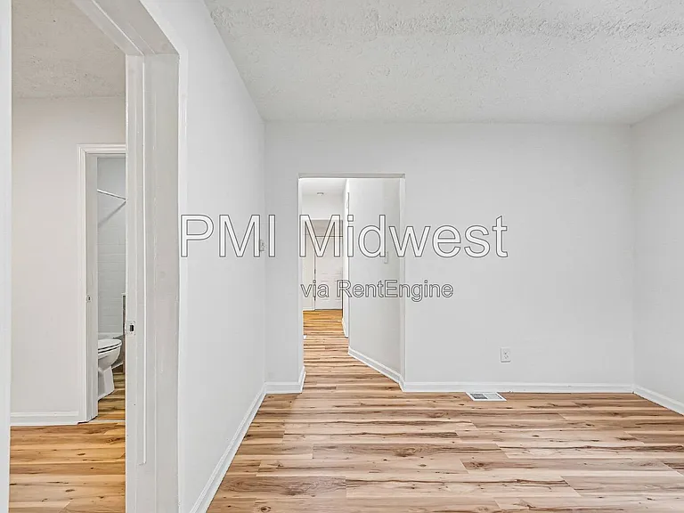 3118 W 9th St — Photo 8