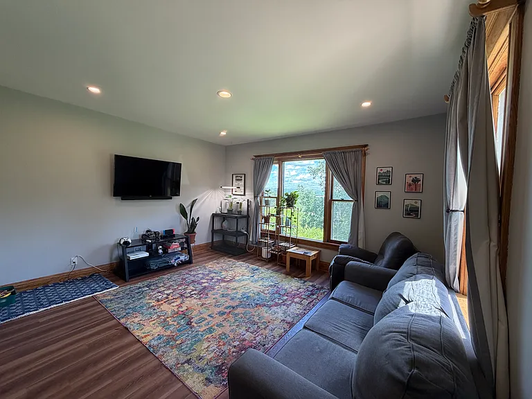1030 Riverview St — Photo 5