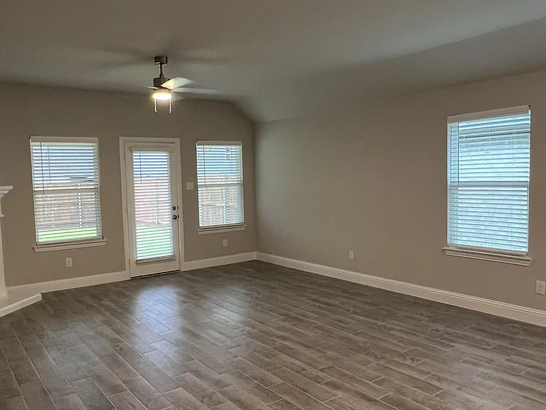 729 Fencerow Trl — Photo 3