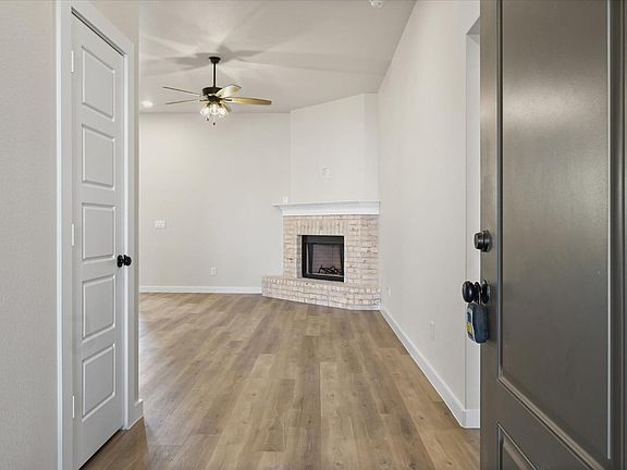 3rd image of 1321 Ross Ave