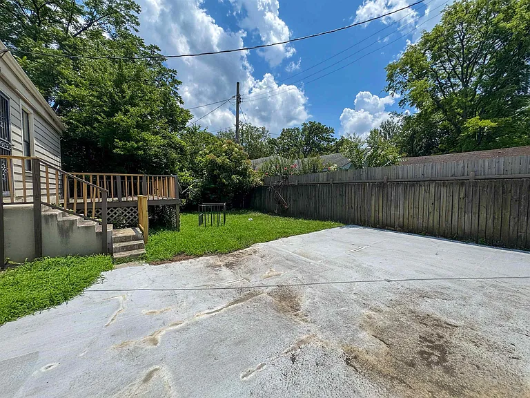 1659 Jackson Ave — Photo 15
