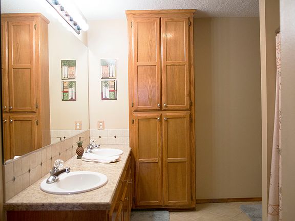 Master Bath - Large Storage