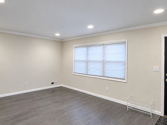 2nd image of 275 Maple St Floor 1