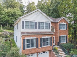 30 Lafayette Dr, Cedar Grove, NJ 07009