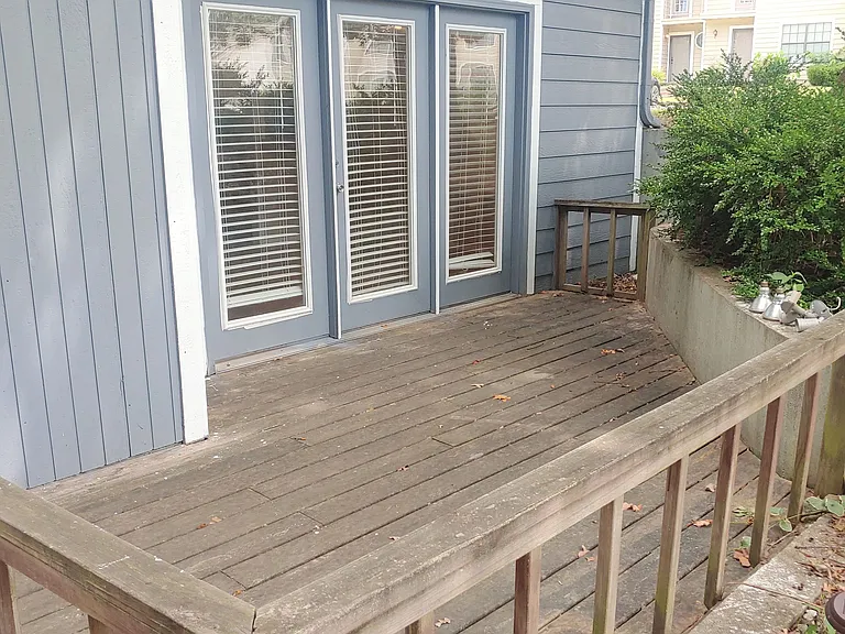 724 E Old North Rd N — Photo 9