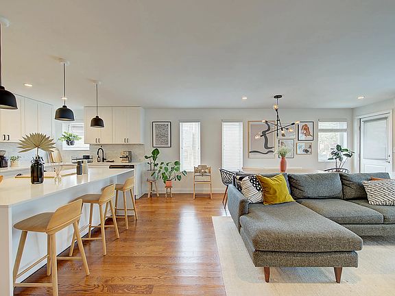 4th image of 20-33 45th St #2