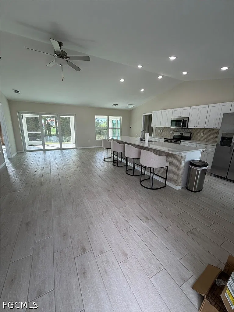 4 bed, 3.0 bath, 1684 sqft, $2,400 — Photo 3