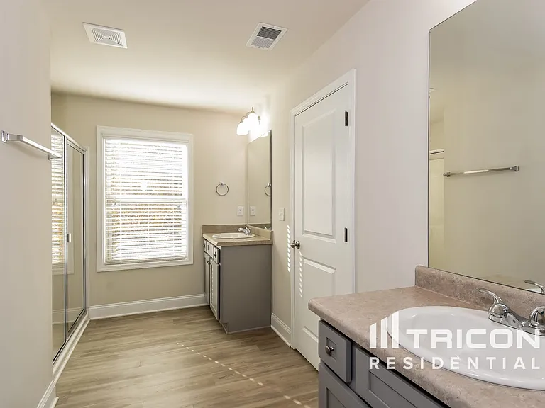 221 Ireland Ln — Photo 10