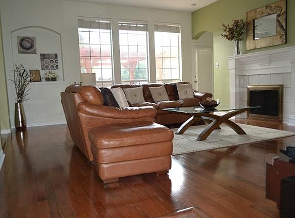 2nd image of 615 Redwood Dr
