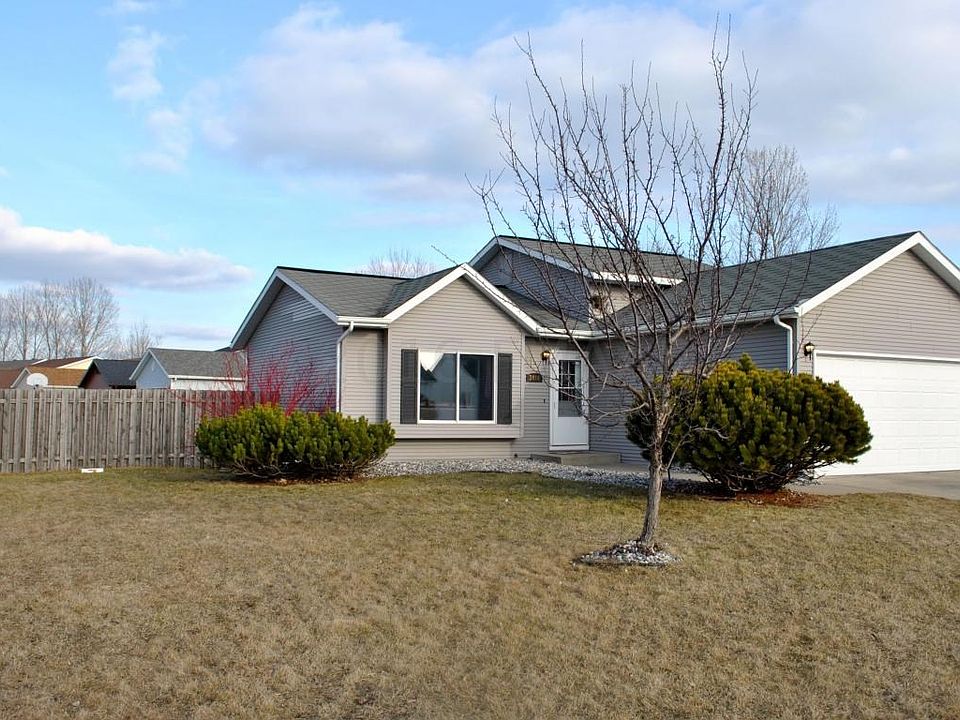 3814 Village Green