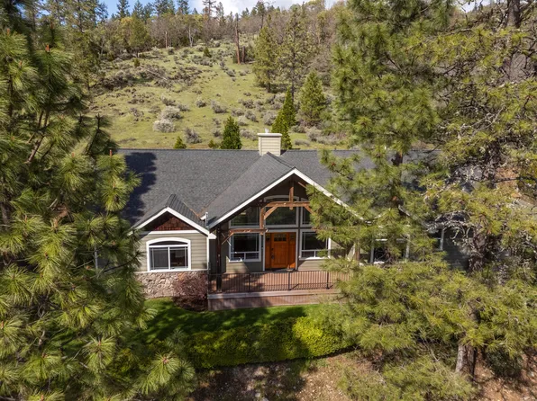 409 Valley View Dr, Rogue River, OR 97537