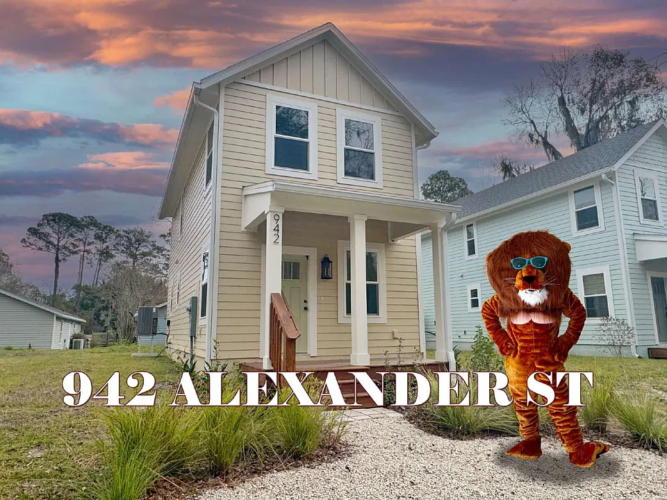 942 Alexander St
