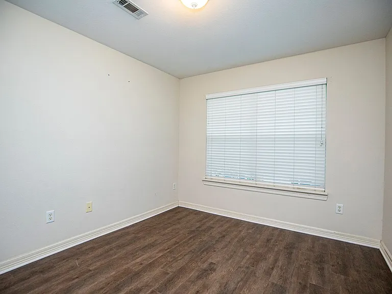 908 SW Cheyenne Dr — Photo 11