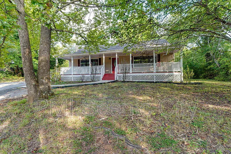3 bed, 2.0 bath, 1790 sqft, $1,825 — Photo 3