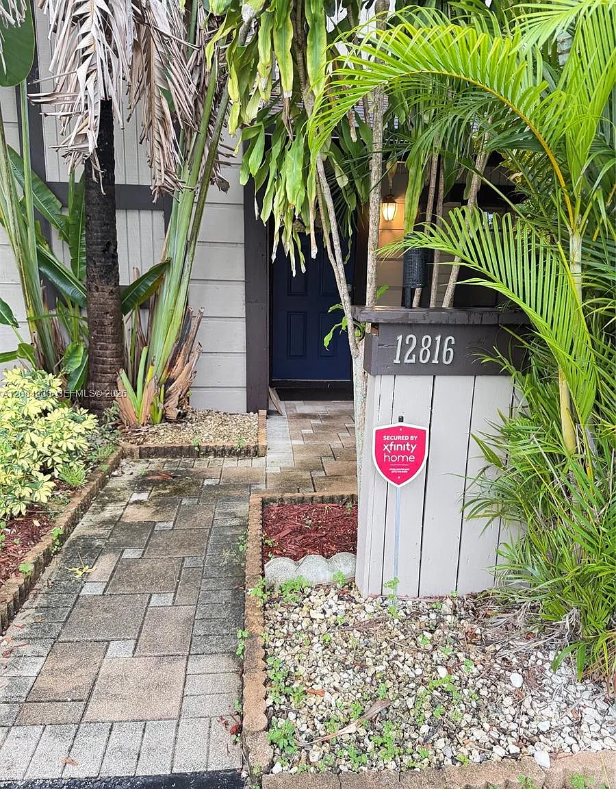 Briar Bay Townhouse Estat — Photo 2