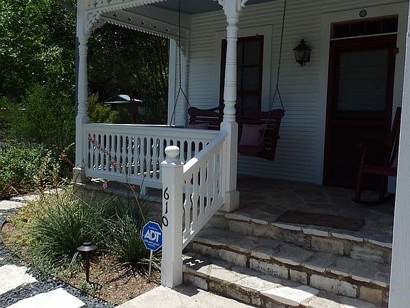 4th image of 610 N Adams St
