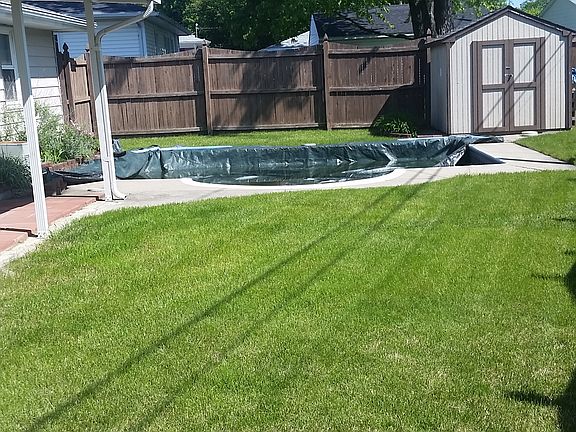 Inground pool, shed, fence