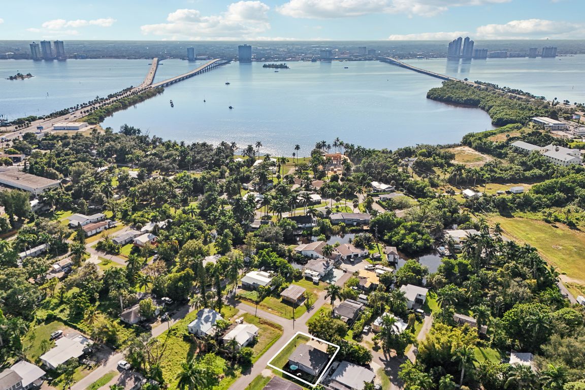 Oak St-L2511-050.jpg