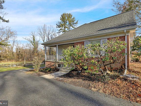 4th image of 30 N Bausman Dr