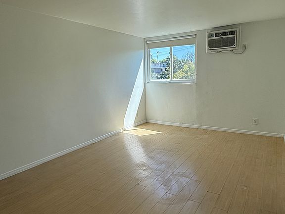 2nd image of 952 Maltman Ave #2