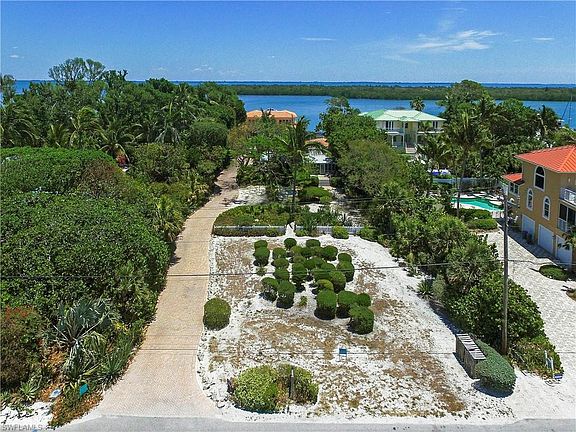 3rd image of 15879 Captiva Dr
