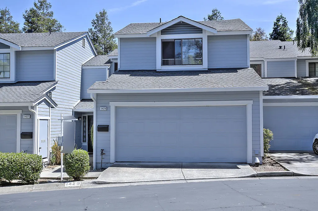 1429 Oak Hollow Ct photo 1